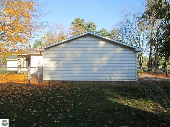 3rd image of 808 Livingston St