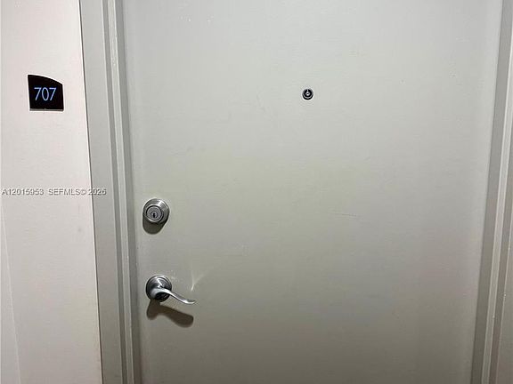 4th image of 601 NE 23rd St APT 707
