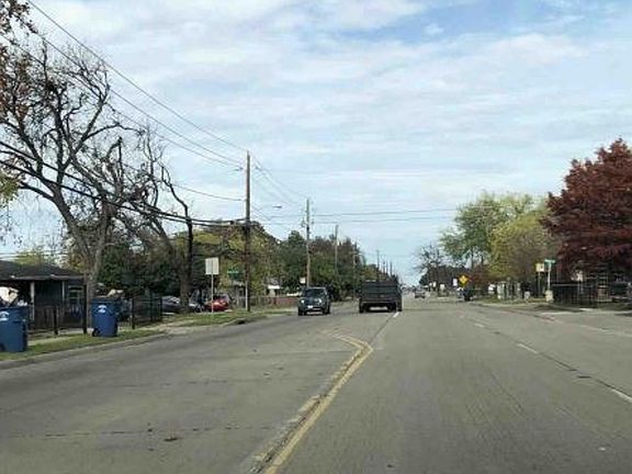Exterior Neighborhood (street photo)