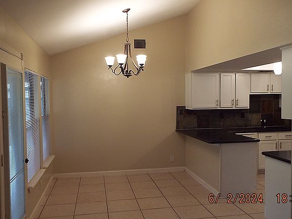 3rd image of 6770 Country Field Dr
