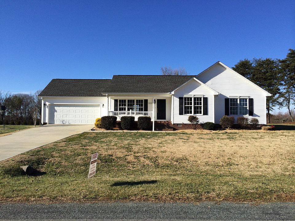1st image of 370 River Run Dr