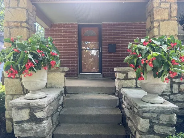 6412 McGee St, Kansas City, MO 64113