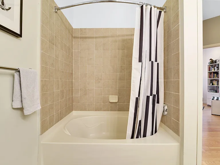1300 Grand St #417 — Photo 27