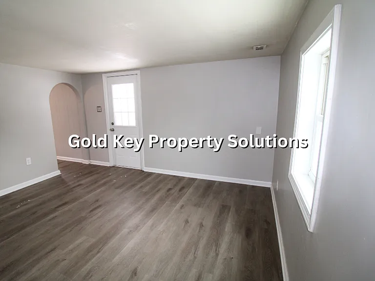 2324 Chase St — Photo 7
