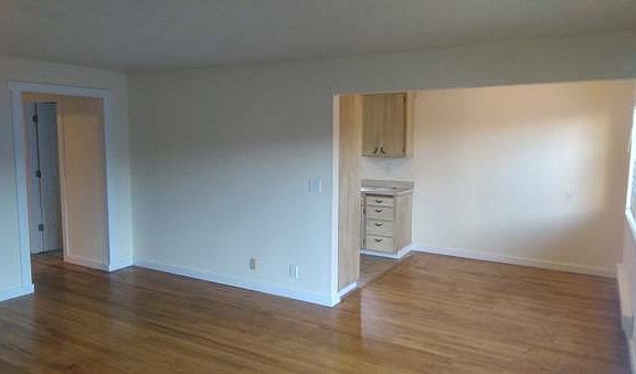 4th image of 5227 Brooklyn Ave NE APT 7