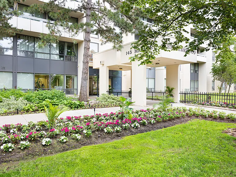 377 Ridelle Ave — Photo 31