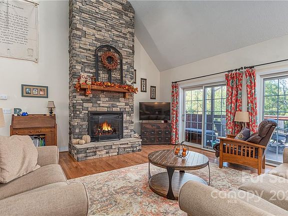 5th image of 164 Stepping Stone Ln
