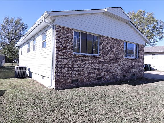 4th image of 1006 N Dogwood St