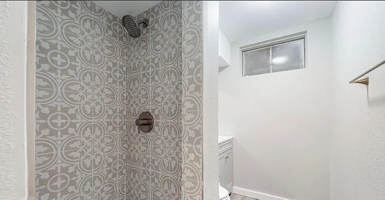 841 W 70th Pl — Photo 13