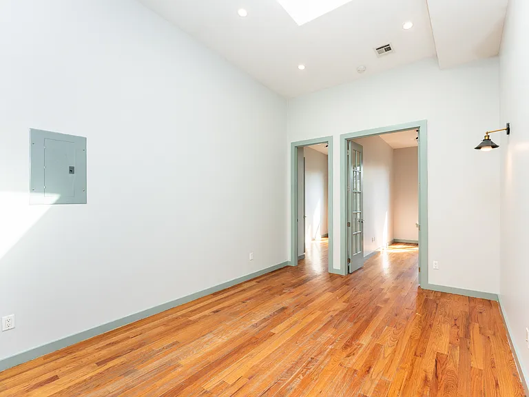 330 Harman St #2R — Photo 2