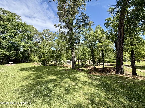 5th image of 218 Gillespie Cir
