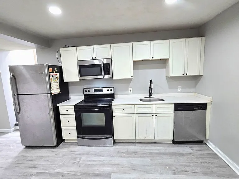 457 Admiral Street — Photo 2