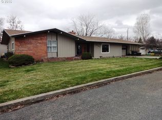 10104 Country Club Ln, Island City, OR 97850