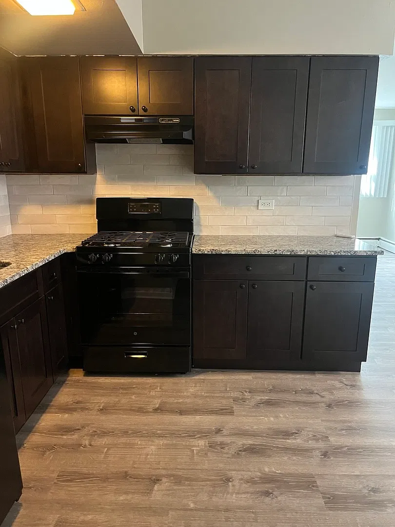 9409 S 79th Ct — Photo 4