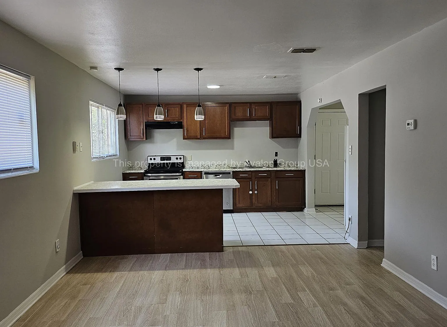3 bed, 1095 sqft, $1,325 — Photo 3