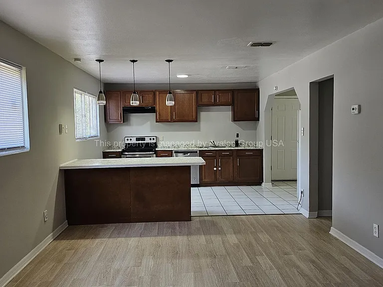 6809 Miss Muffet Ln S — Photo 3
