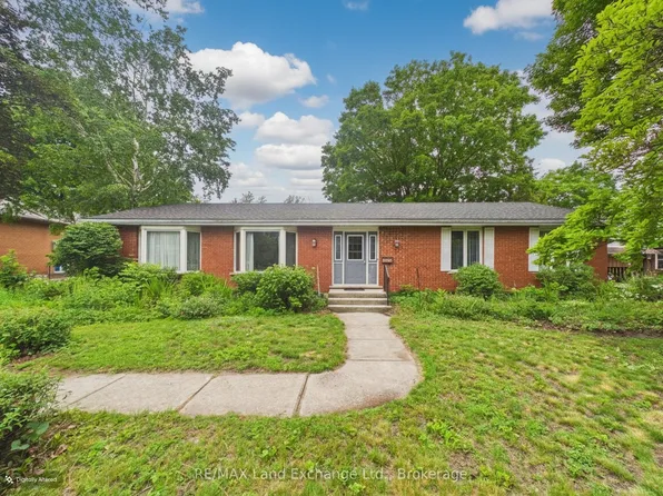 28 Penetangore Row S, Huron Kinloss, ON N2Z 2M3
