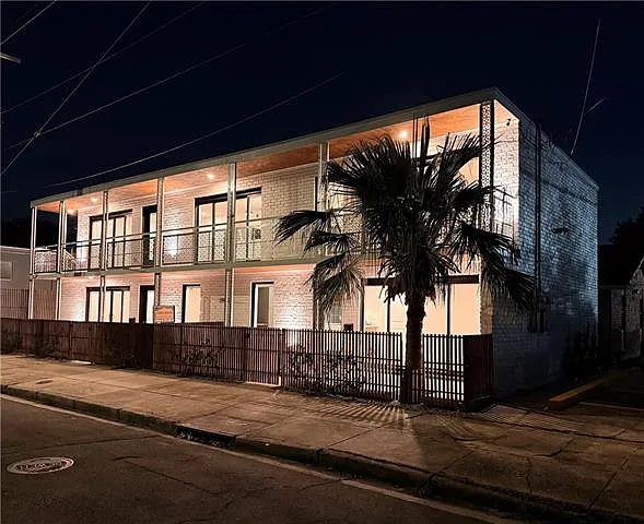 3900 Royal St #2A