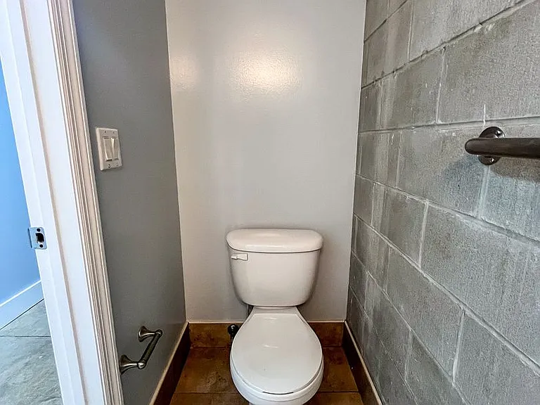2515 SW 35th Pl #117 — Photo 8
