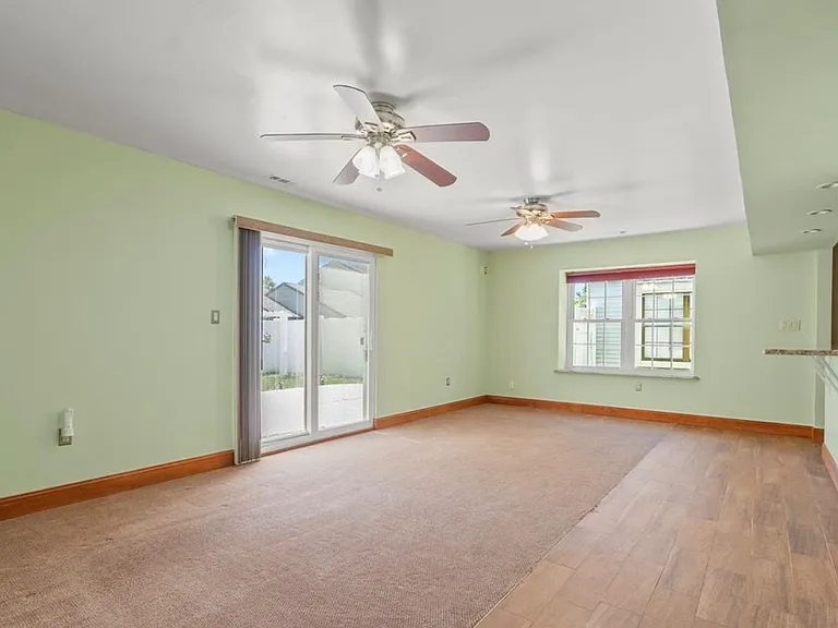 64 Hampton Gate Dr — Photo 4