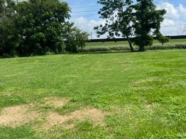 8425 Hermitage Dr, Chalmette, LA 70043