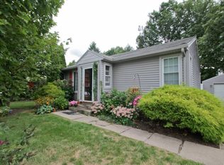 60 Sherwood Ter, Holyoke, MA 01040