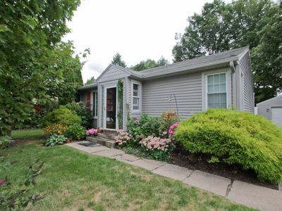 60 Sherwood Ter, Holyoke, MA, 01040