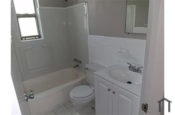 Building Photo - 4824 Stewart Ave #1
