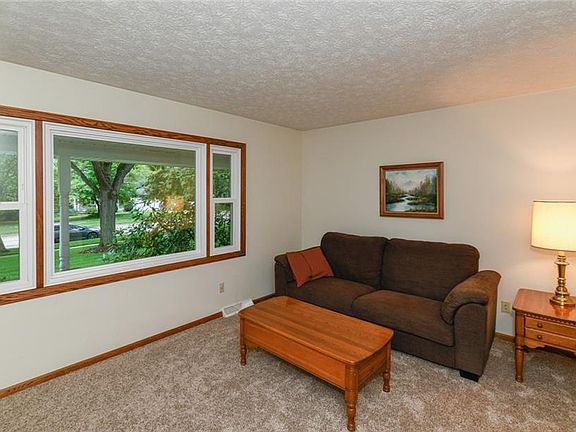 4th image of 419 Westwood Ave
