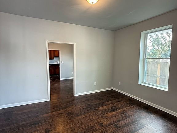 5th image of 312 Kingston Ave NE