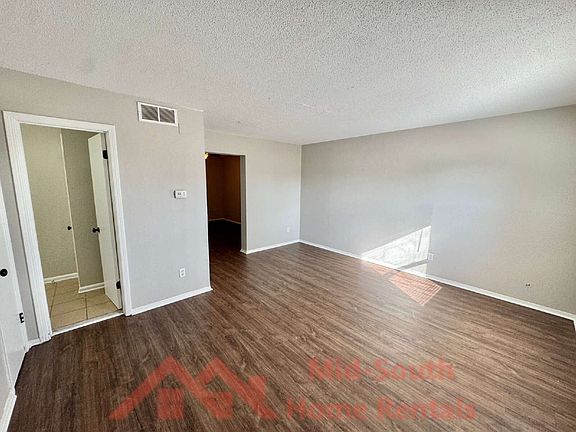 5th image of 1742 E Holmes Rd