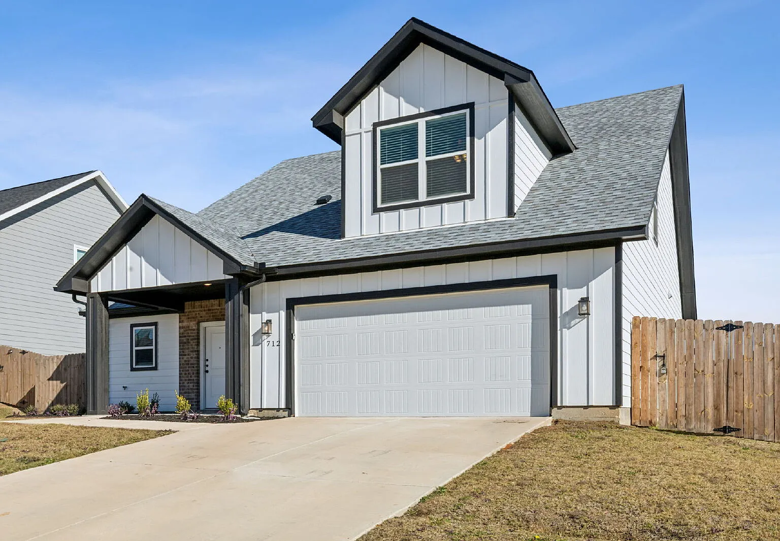 3 bed, 2.5 bath, 1717 sqft, $2,295 — Photo 2