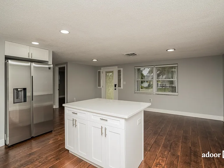 9739 Richwood Ln — Photo 2