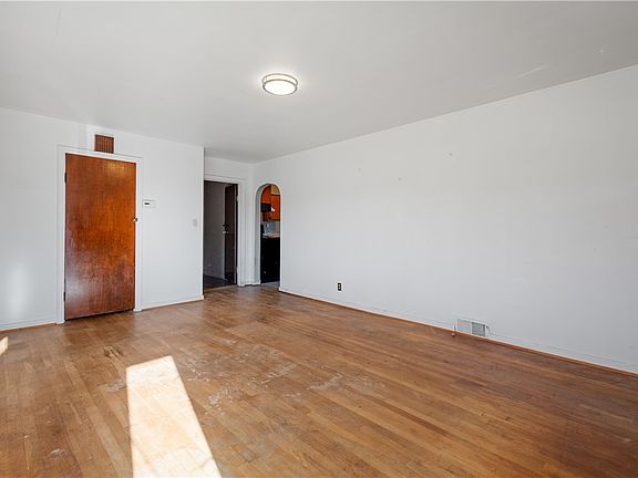 5th image of 710 1st St