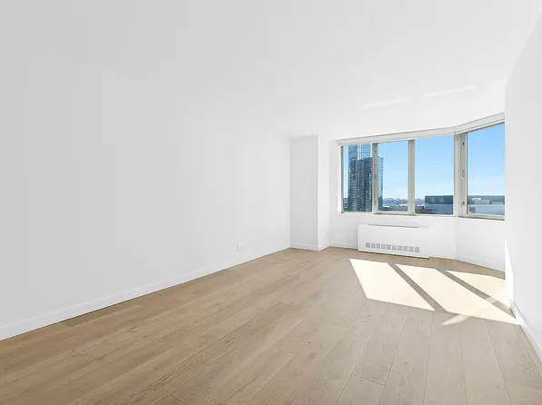 500 W 43rd St APT 18J, New York, NY 10036