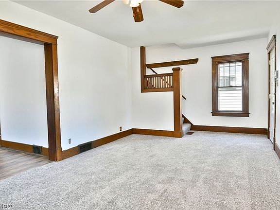 5th image of 568 Oak Knoll Ave SE