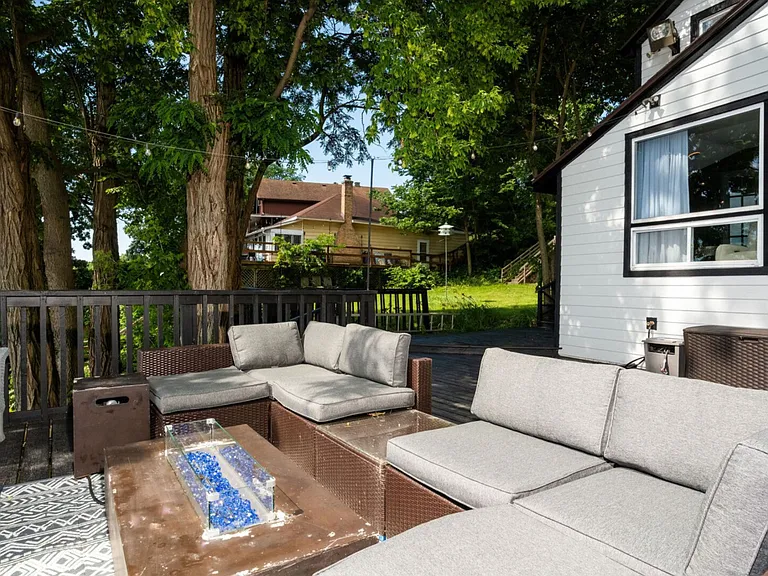 Cora Ave — Photo 10