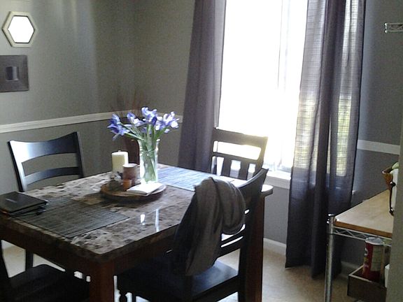 5th image of 40 Charter Oaks Dr APT 1
