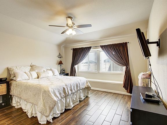 4th image of 1113 Fulbourne Dr