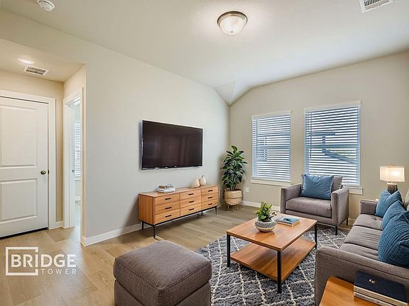 5th image of 905 Jacquelyne Dr