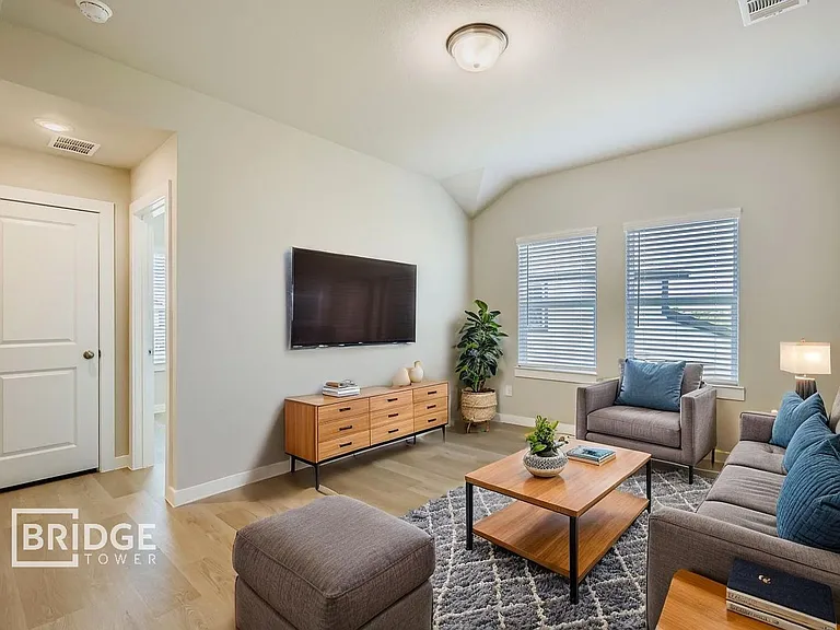 905 Jacquelyne Dr — Photo 5