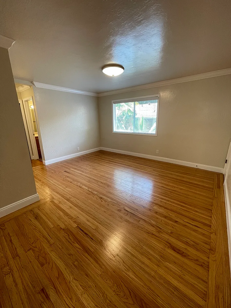 Building Photo - 2422 V St #8