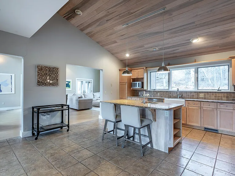 8 River Bend Ln — Photo 42