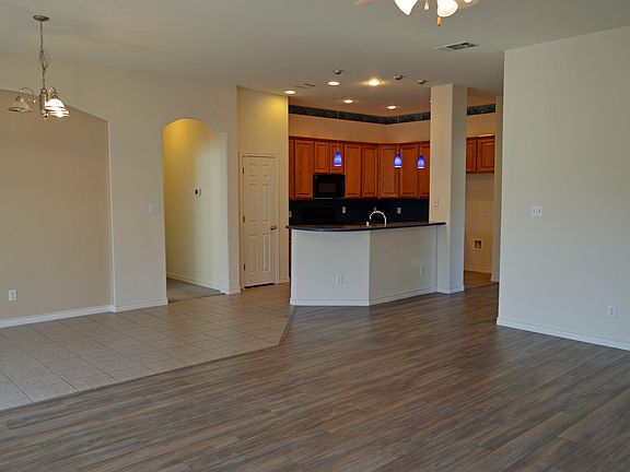 4th image of 712 Lone Oak Ct