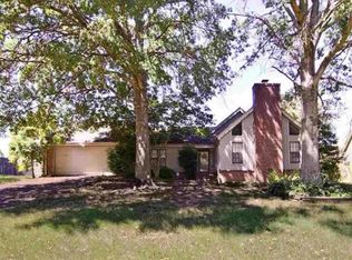 7096 Woodridge Ln, Germantown, TN 38138