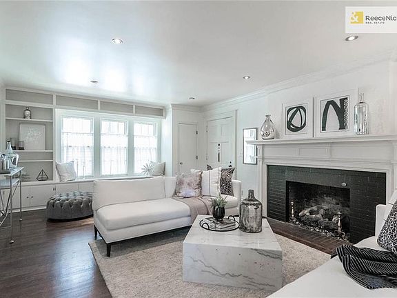 5th image of 217 W 61st St