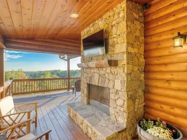 663 Lakeland Dr, Ellijay, GA 30540