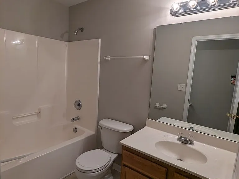 11204 Heritage Green Dr — Photo 12