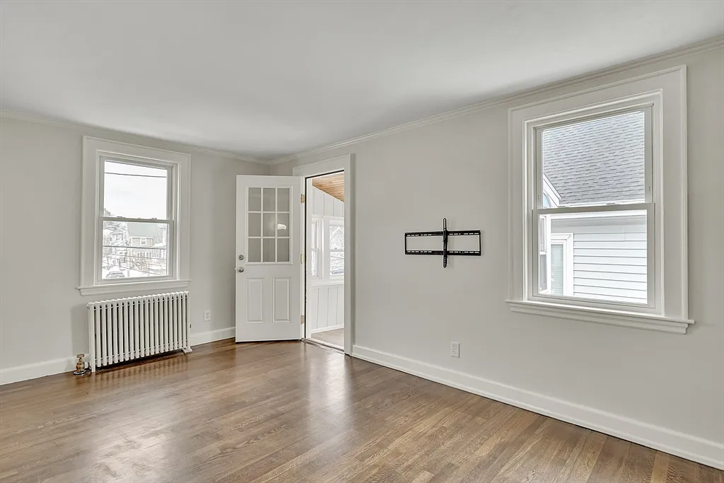 3 bed, 1.0 bath, 1200 sqft, $2,800 — Photo 4