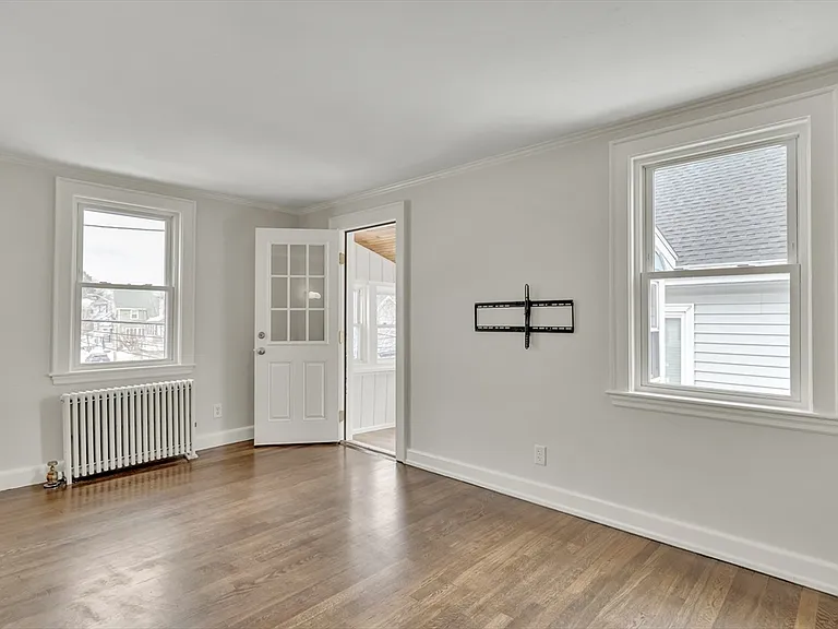 19 Fairview Ave #B — Photo 4